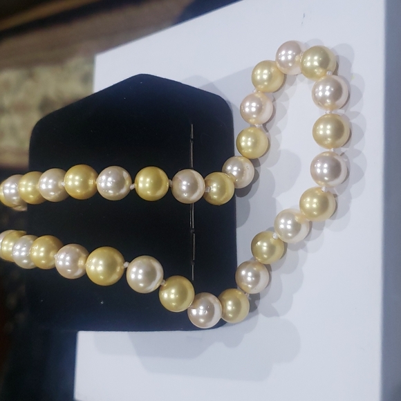 Vintage yellow Pearl Necklace - Picture 2 of 9
